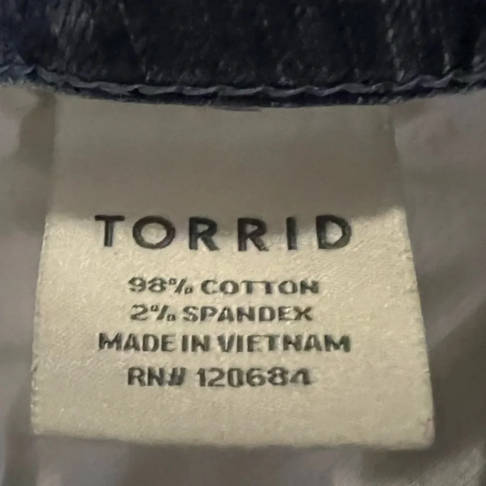 Torrid Distressed Acid Wash Beaded Inset‎ Denim Shorts Size 24